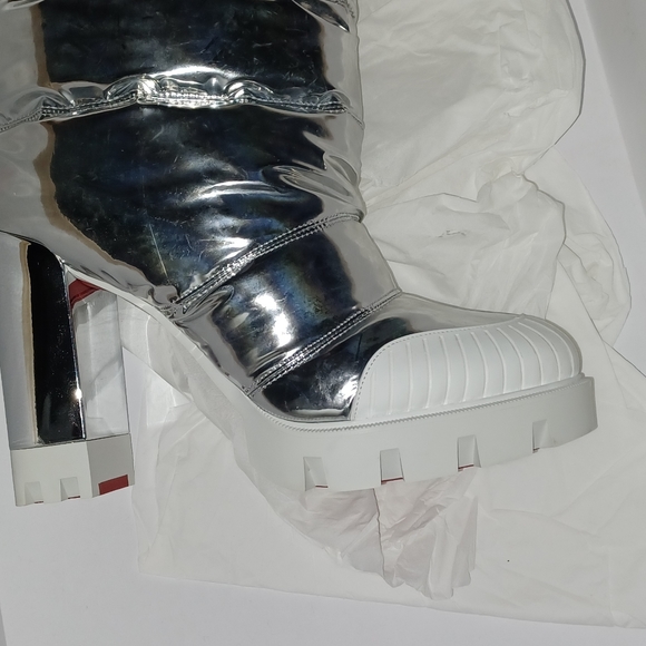 Christian Louboutin ORIONA quilted BOOTS still new - Picture 8 of 13
